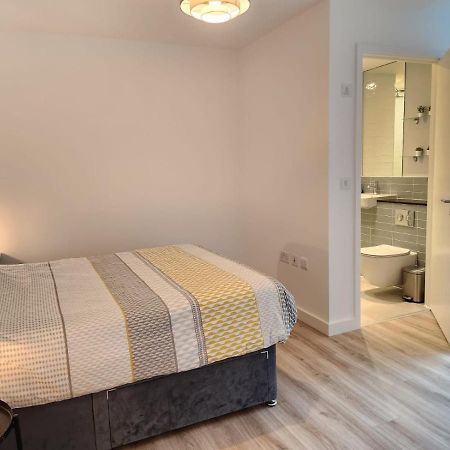 Lovely Luxury Apartment Near Luton Airport 801 Bagian luar foto